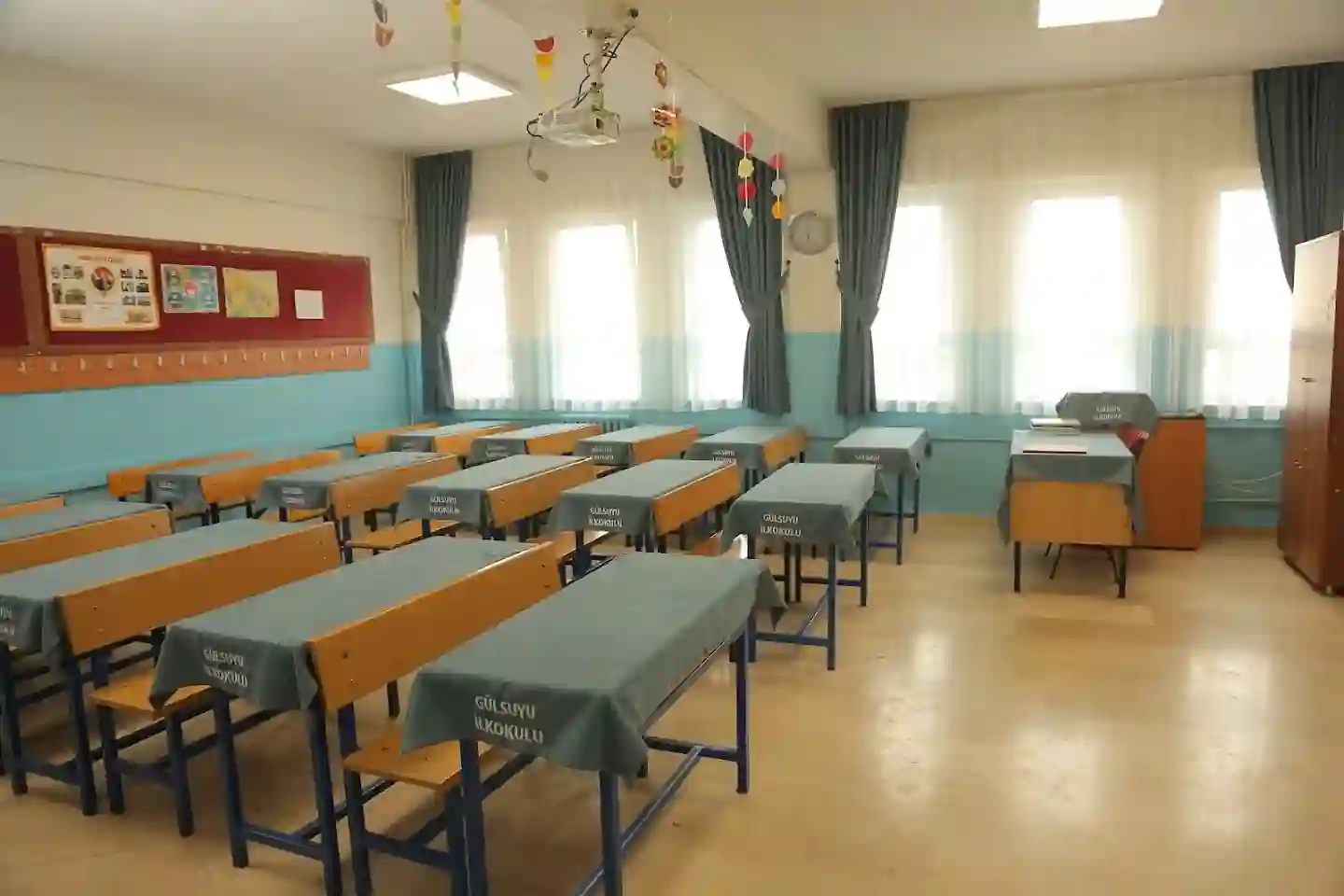 Okul Sınıf Perdesi