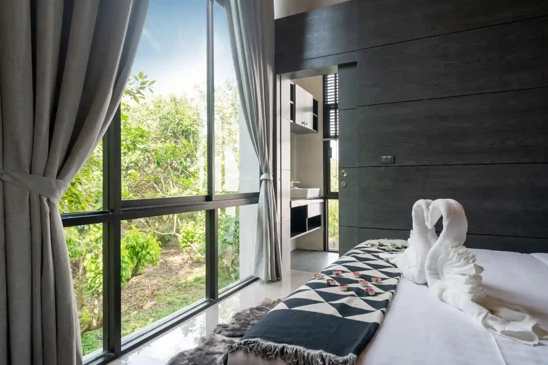 Otel ve Yurt Perdesi